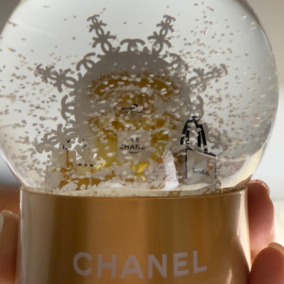 NEW Chanel 2024 Holiday Snow Globe And Holiday Card - Picture 5 of 8